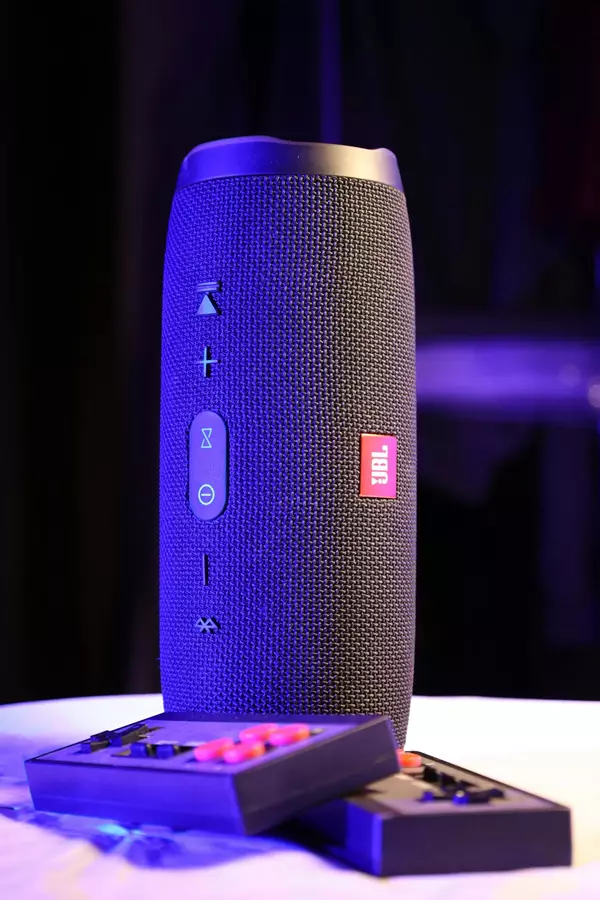 Jbl charge 5 vs. ue boom 3 - recenzja przenośnych głośników bluetooth